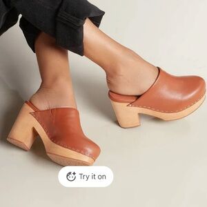 Charlotte Stone classic platform clogs in “luggage” color.